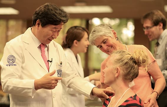 Slider image (2) Jaseng Hospital of Korean Medicine Spine Joint Orthopedic Rehabilitation Center